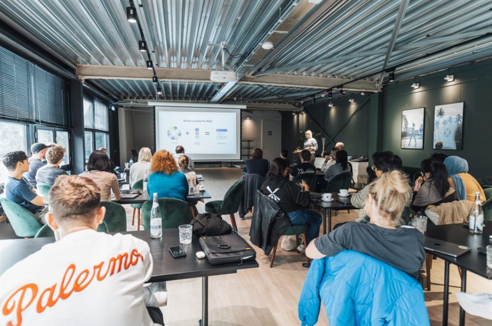Atelier collectif de formation avec présentation projetée
